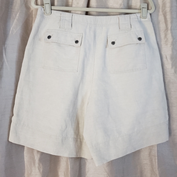 3/$20 NWOT Liz Claiborne linen khaki shorts 12 - Picture 2 of 5